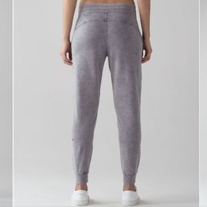 Lululemon Loop Back jogger, acid rubber dye magnum colour, size 6